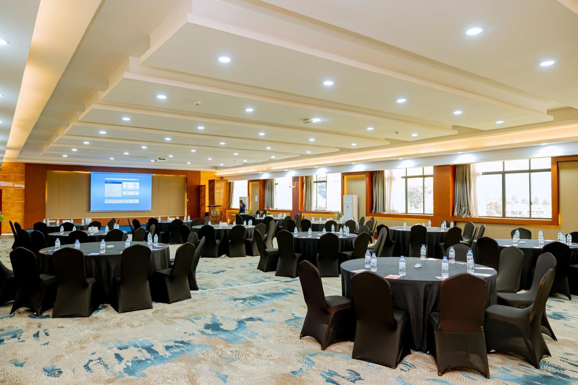 M hotel Kigali Buitenkant foto